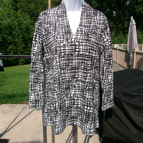 NWT CHICO'S BLACK&WHITE PRINT TUNIC 1 - Picture 1 of 1